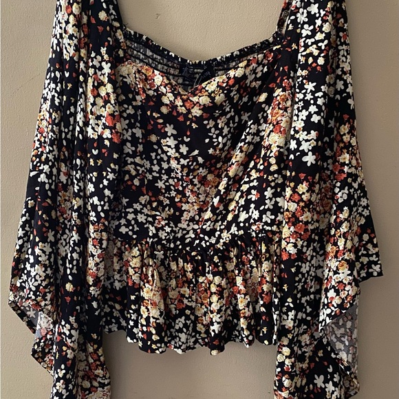 Women’s Shop Neighbor Los Angeles  Rose & Remington Boho Floral Print Top - Picture 3 of 10